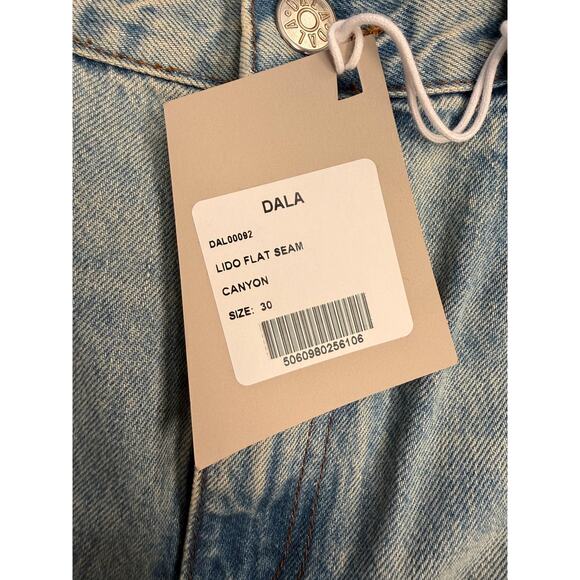 DALA Lido Flat Seam Denim Barrel Jeans Women's 30 Light Wash Raw Hem Zip Fly - Picture 4 of 11